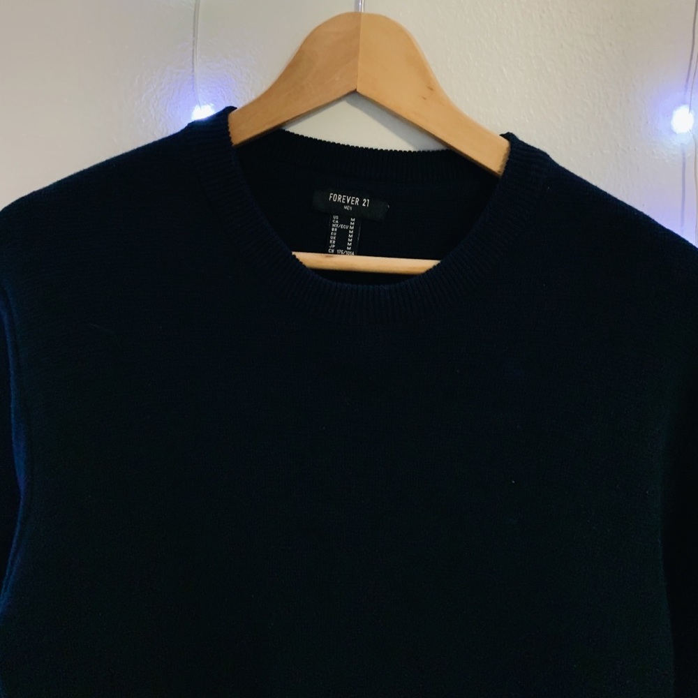 Forever 21 Men's Navy Sweater Size Medium